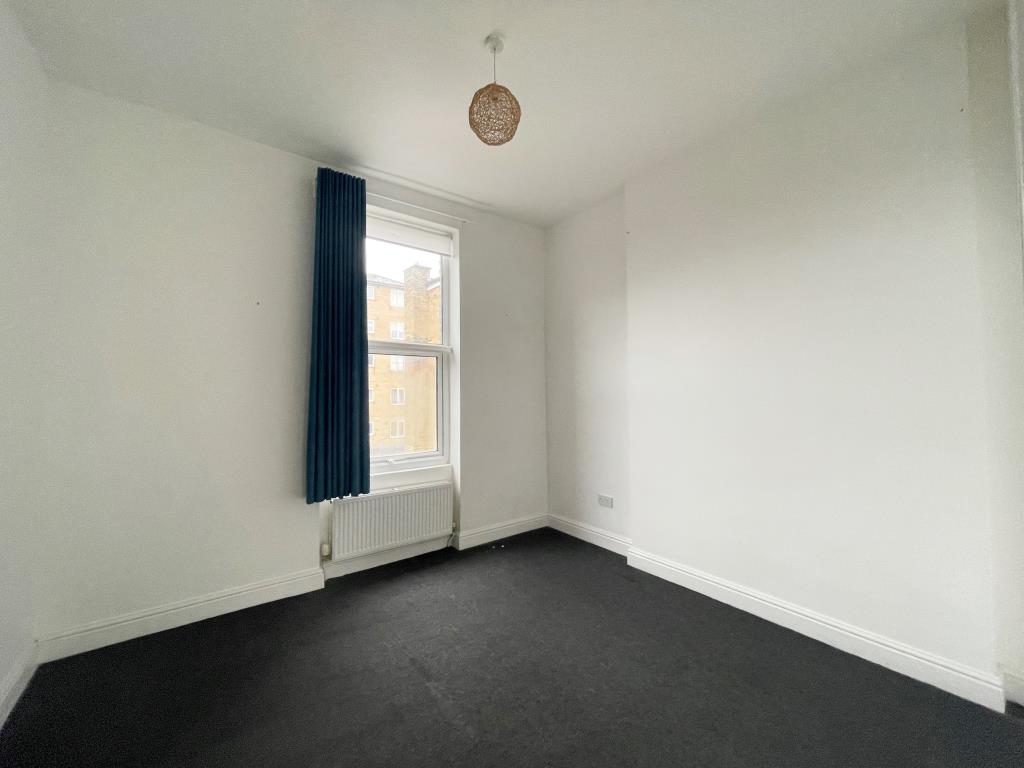 Lot: 118 - VACANT ONE-BEDROOM FLAT - Bedroom